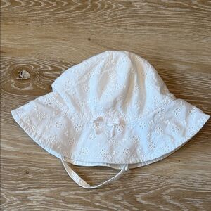 GAP White Eyelet Toddler Hat 18-24 Months